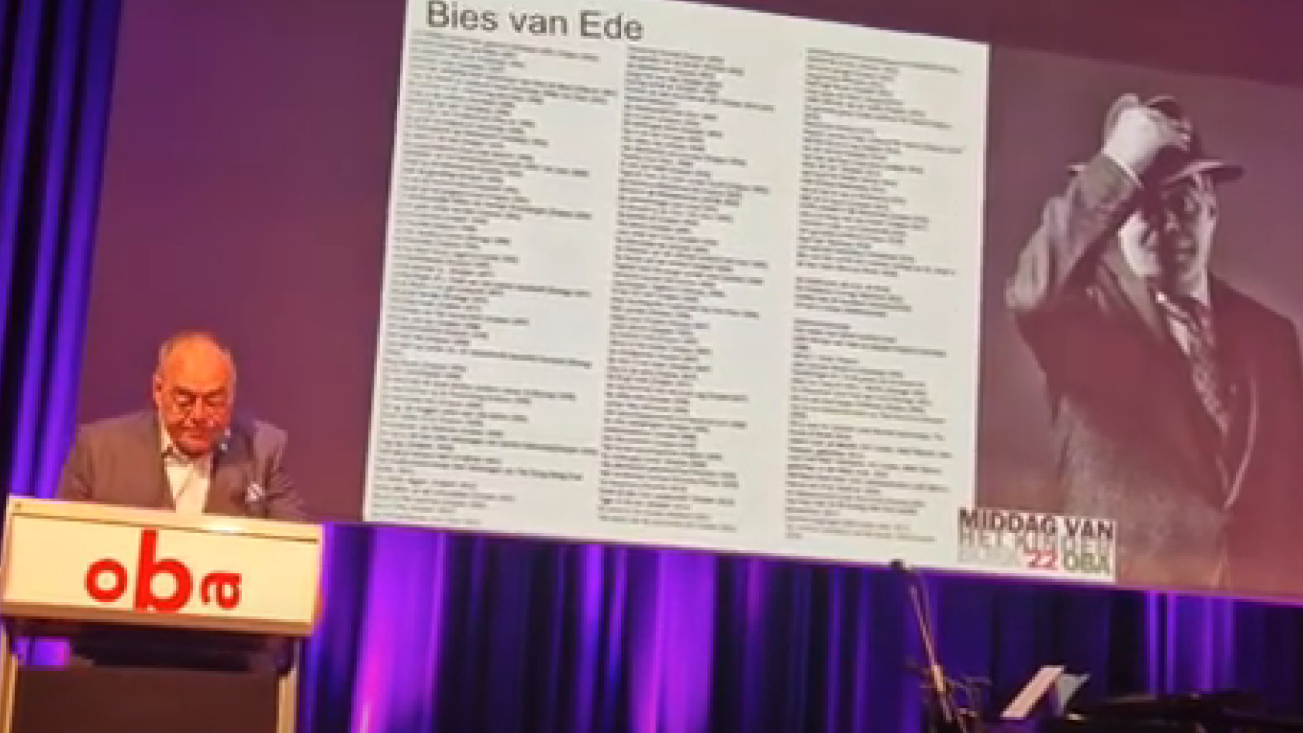 Bies van Ede live in het OBA Theater Amsterdam